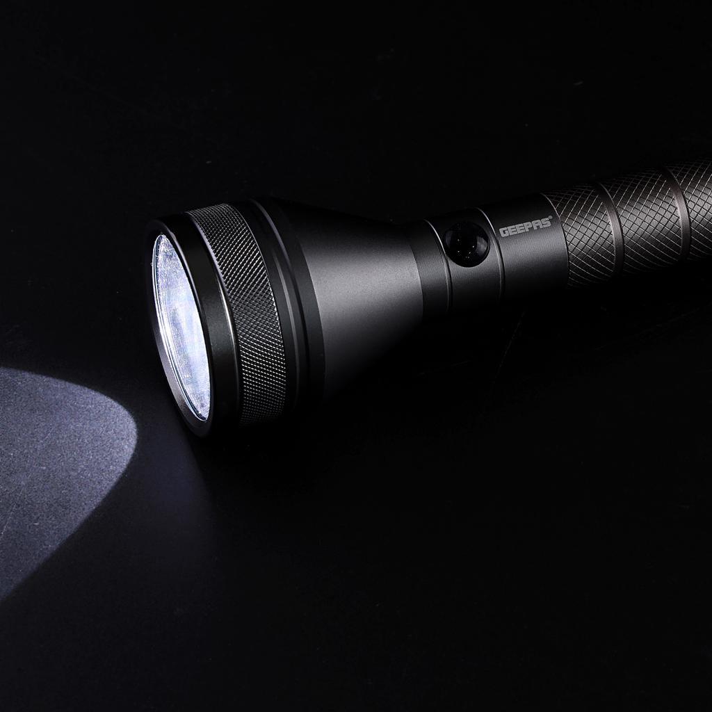 اطلب مصباح كشاف Geepas Rechargeable LED Flashlight XPE Torch LED for