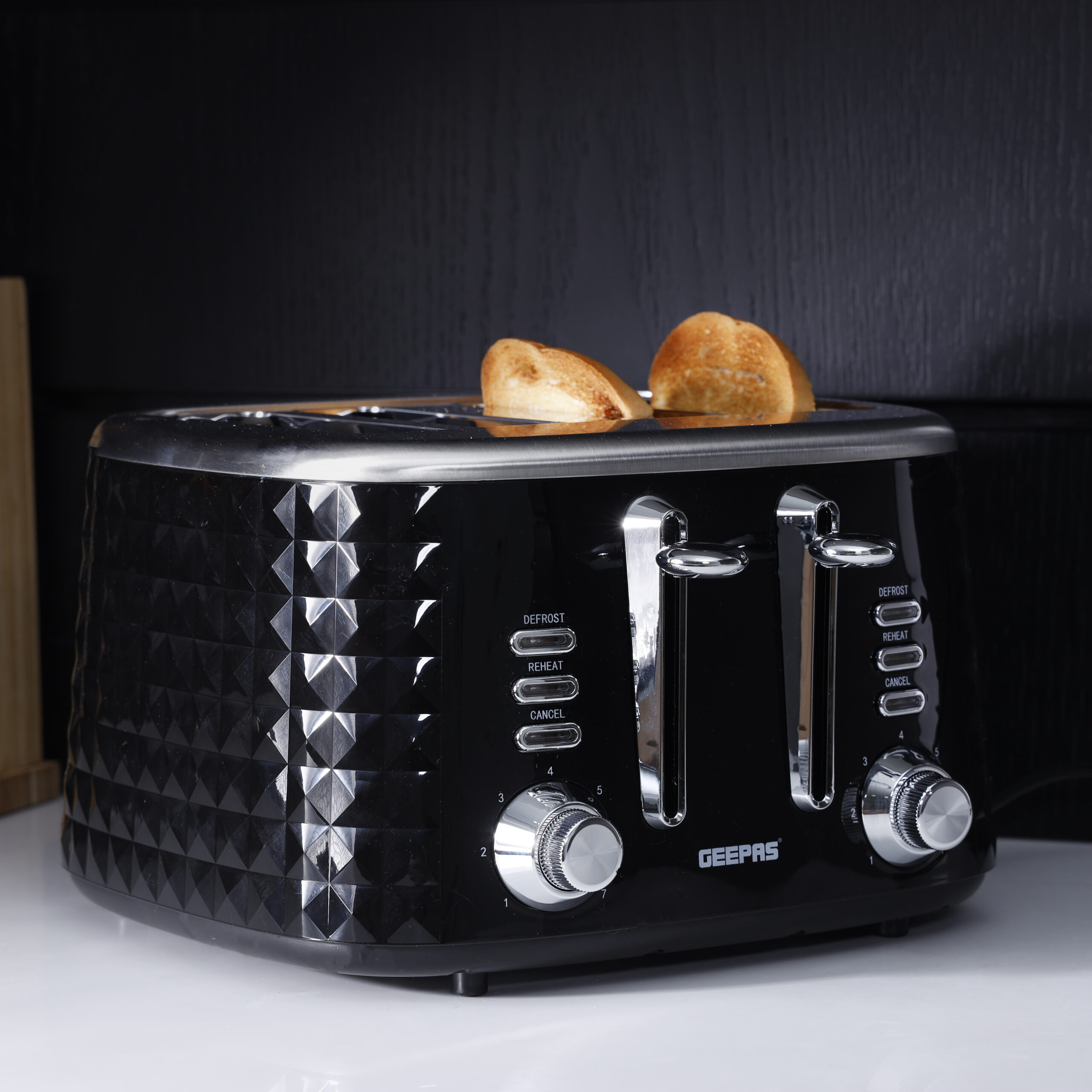 Geepas 4 Slice Bread Toaster - Adjustable 7 Browning Control 4 Slice Pop-Up  Toaster with Removable