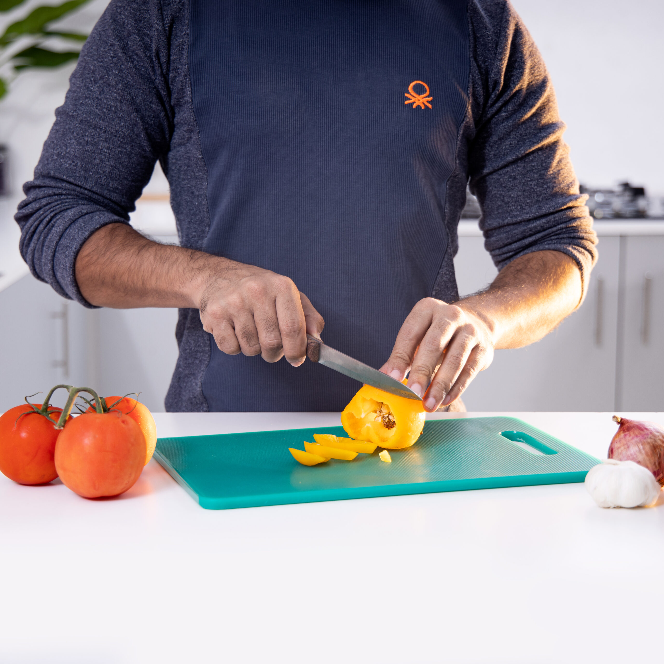 Delcasa DC1852 Plastic Cutting Board - Non-Toxic Cutting Board with  Non-Slip Base - Perfect for Fruits & Vegetables, Hanging Hole for Easy  Storage