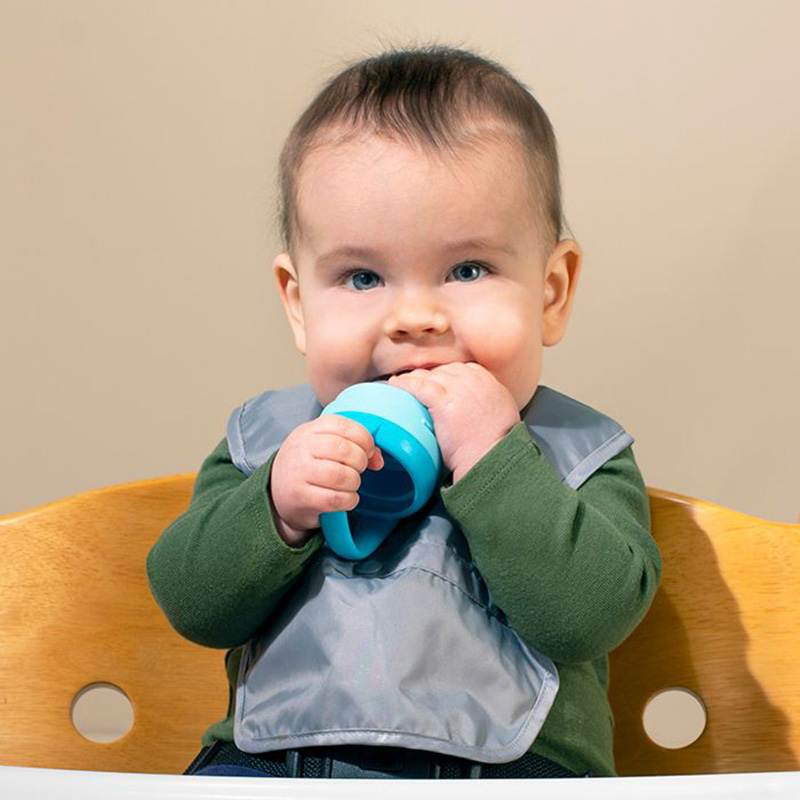 اطلب عضاضة فواكة للأطفال لون أزرق Green Sprouts Sprout Ware First